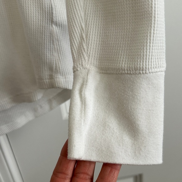GAP -Bundle: White, Olive, and Gray Long Sleeve Tops - Picture 9 of 16